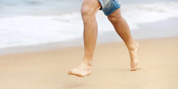 mơ thấy chân trần