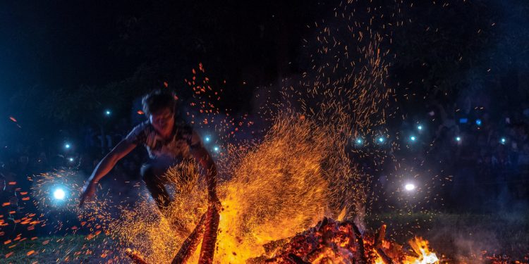 Mơ thấy lửa mang đến điềm báo gì? Có ý nghĩa như thế nào?