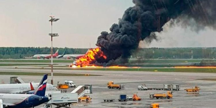 Mơ thấy tai nạn máy bay có ý nghĩa gì? Điềm báo như nào?