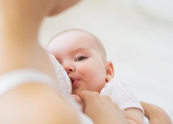 mơ thấy cho con bú là điềm gì