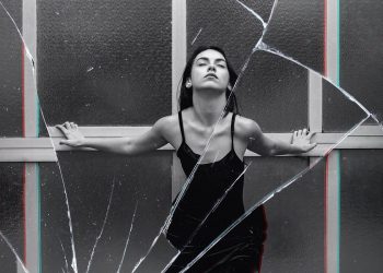 Mơ thấy vỡ kính có ý nghĩa gì? Điềm báo như nào?